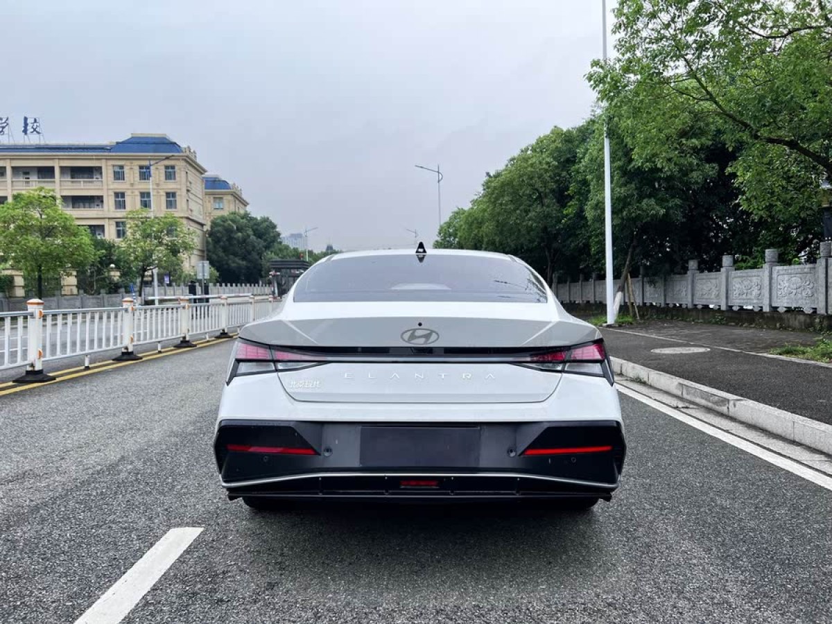現(xiàn)代 伊蘭特  2023款 1.5L CVT GLX精英版圖片