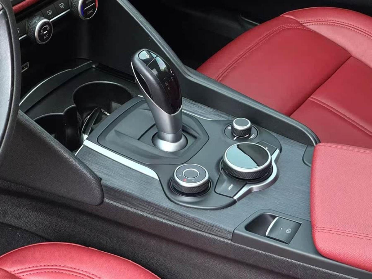 阿爾法·羅密歐 Giulia  2020款 2.0T 280HP 豪華版圖片