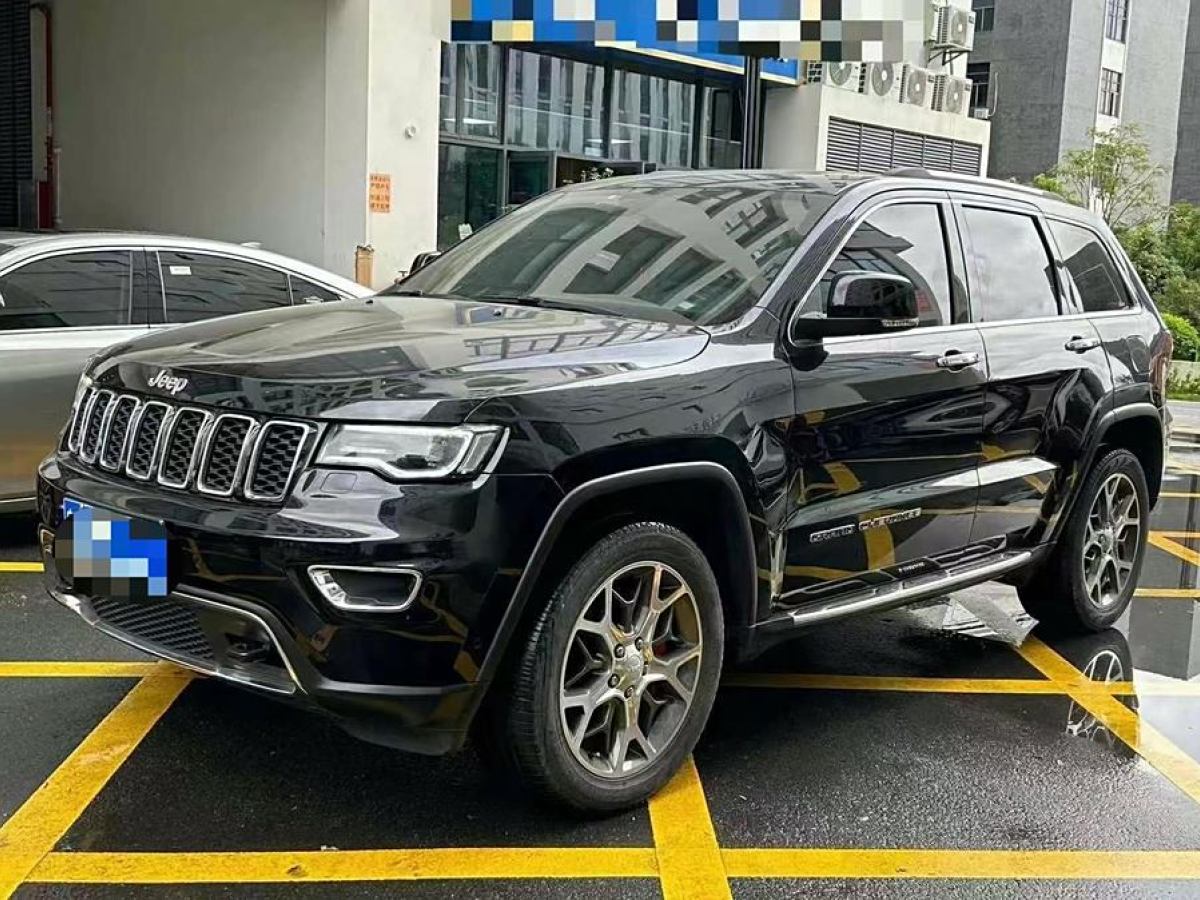 Jeep 大切諾基  2020款 3.0L 精英導(dǎo)航版圖片