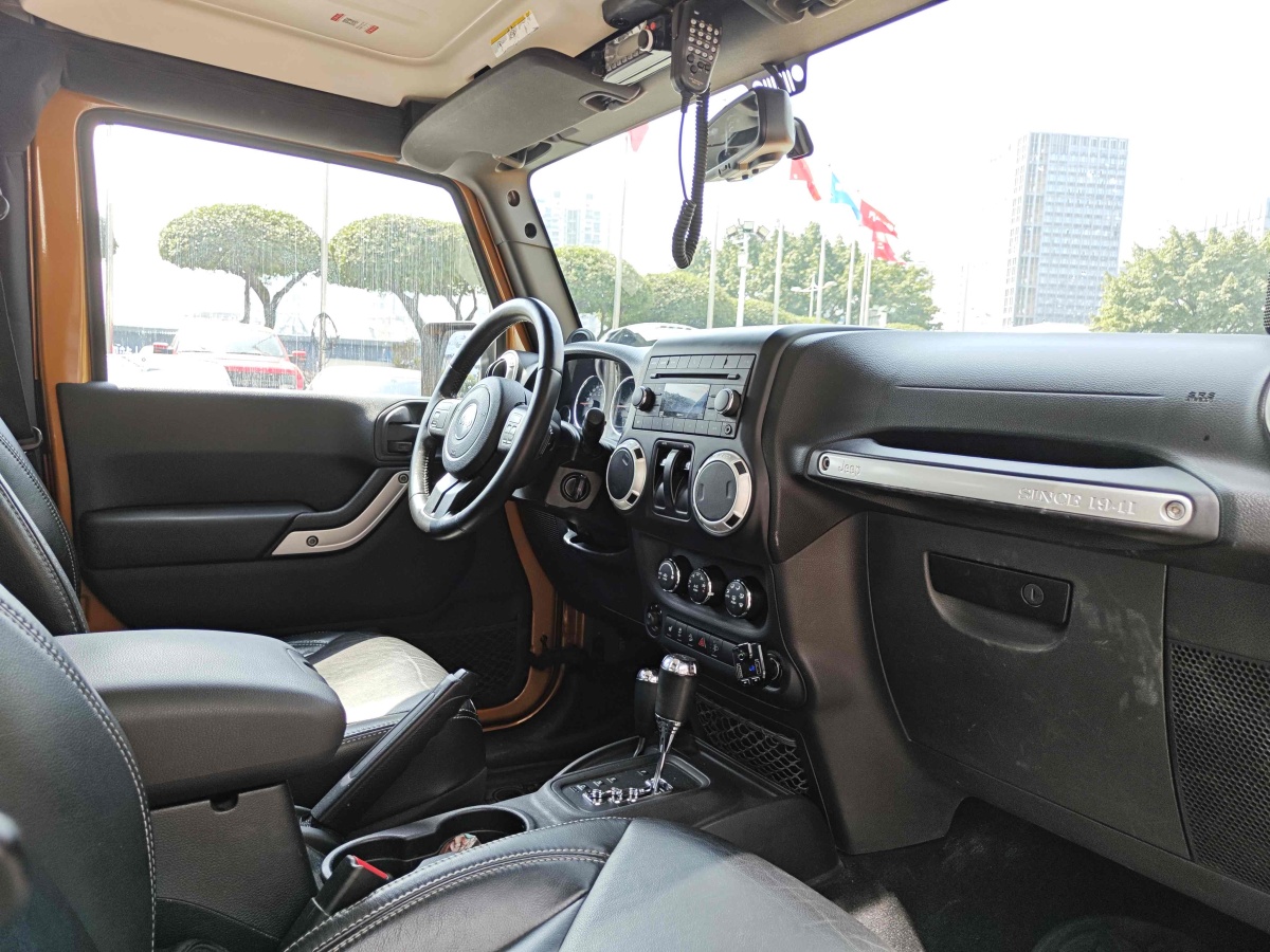 Jeep 牧马人  2013款 3.6L 两门十周年纪念版图片
