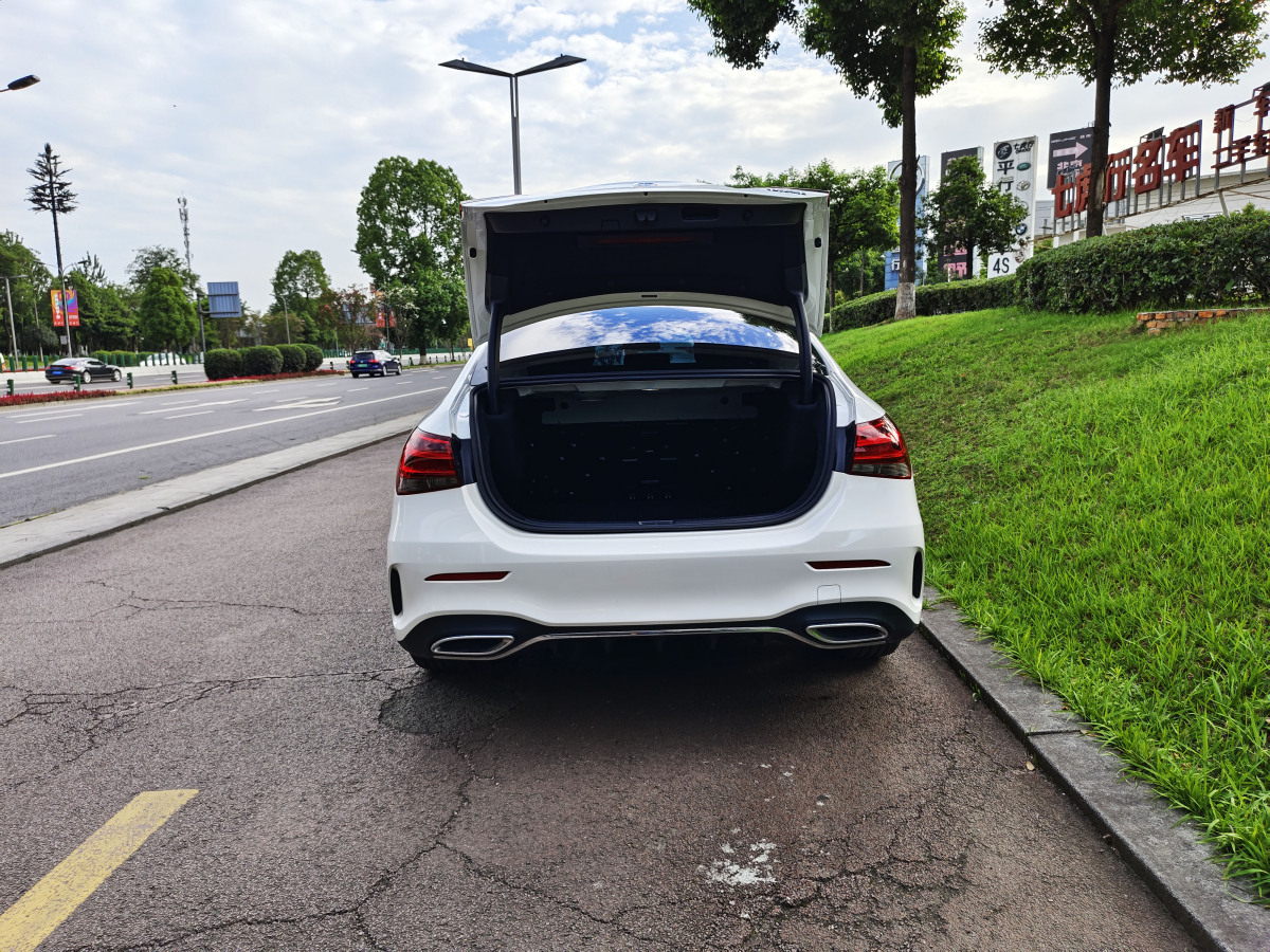 奔馳 奔馳A級  2021款 A 180 L 運動轎車圖片