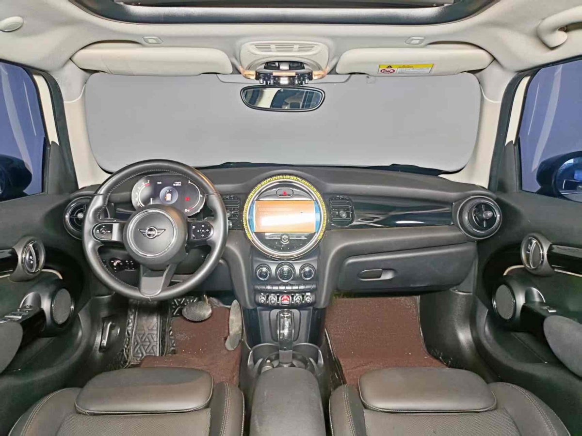 MINI MINI  2022款 改款 1.5T COOPER 藝術(shù)家 五門(mén)版圖片