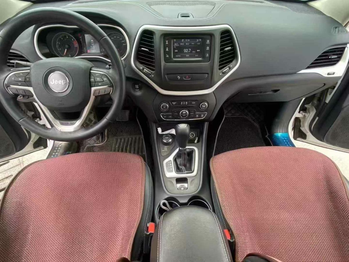 Jeep 自由光  2016款 2.0L 優(yōu)越版圖片