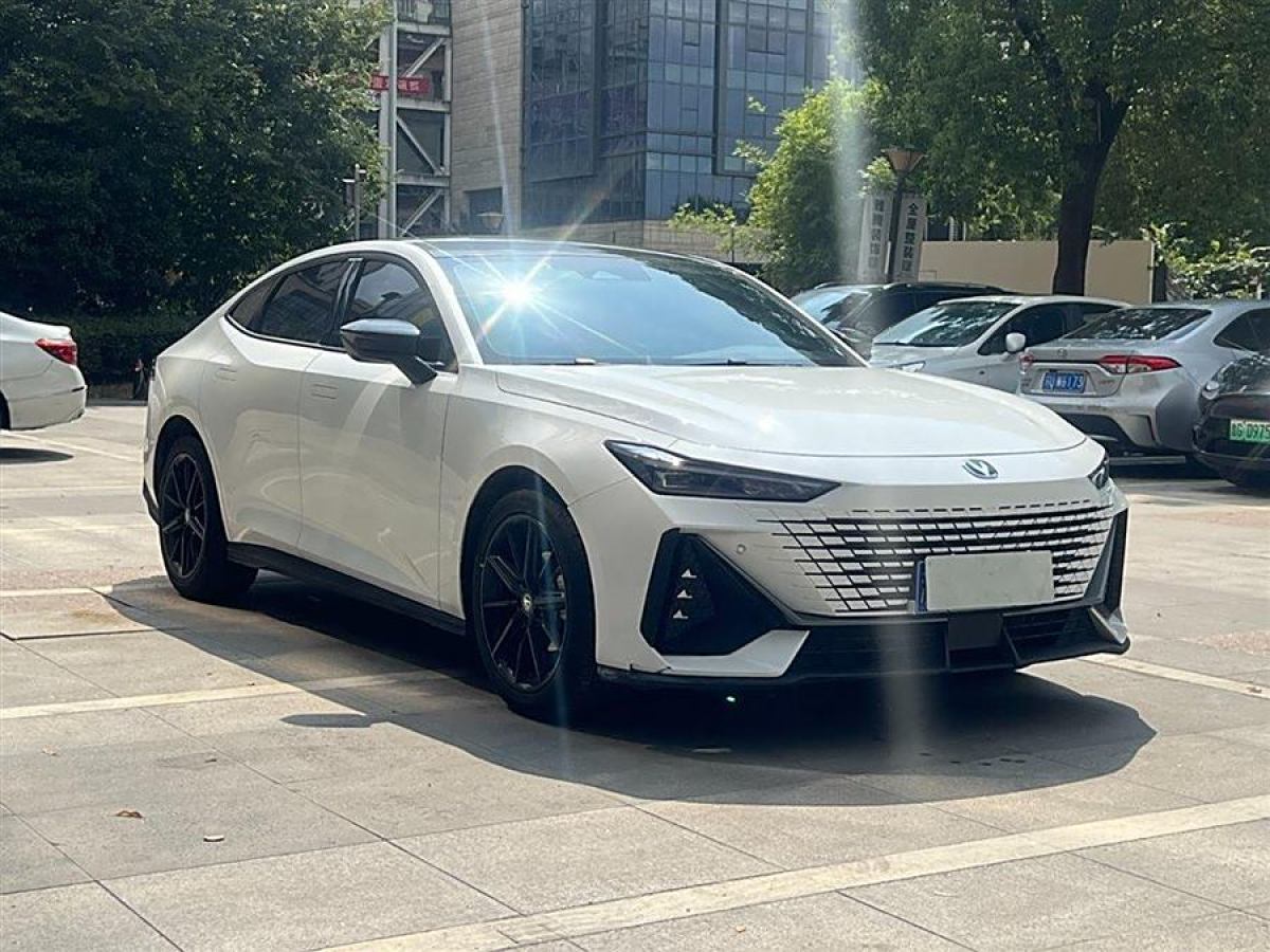 長(zhǎng)安 長(zhǎng)安UNI-V  2023款 1.5T 尊享型圖片