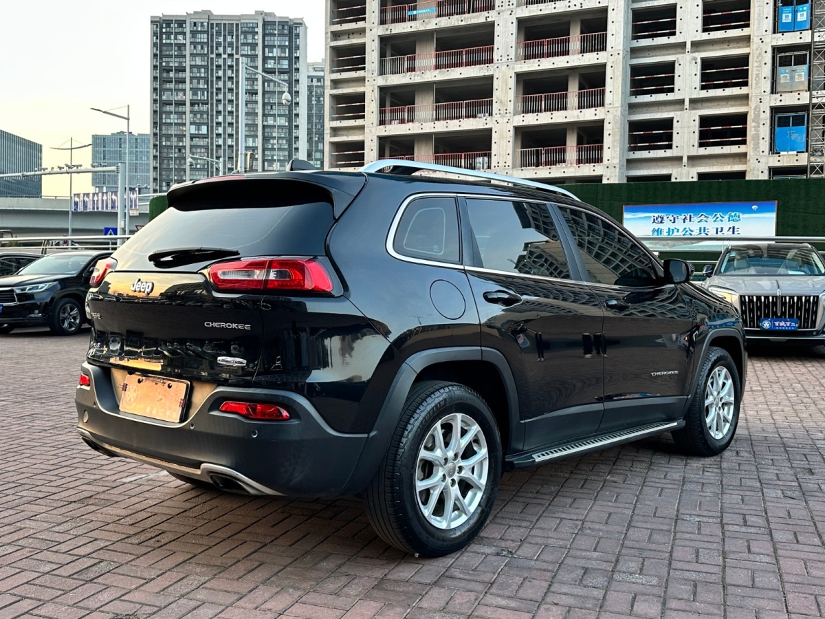 Jeep 自由光  2016款 2.4L 專業(yè)版圖片