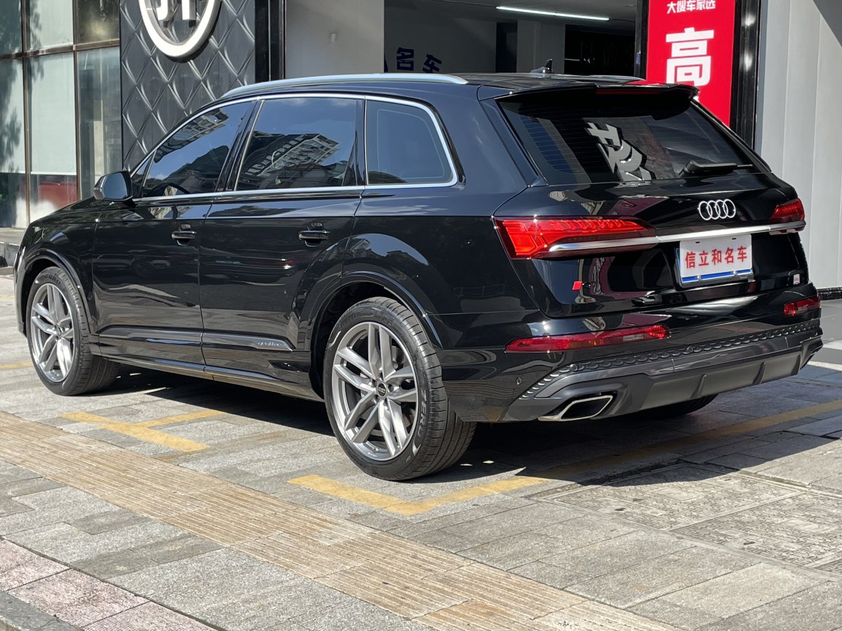 2024年9月奧迪 奧迪Q7  2023款 45 TFSI quattro S line運(yùn)動(dòng)型