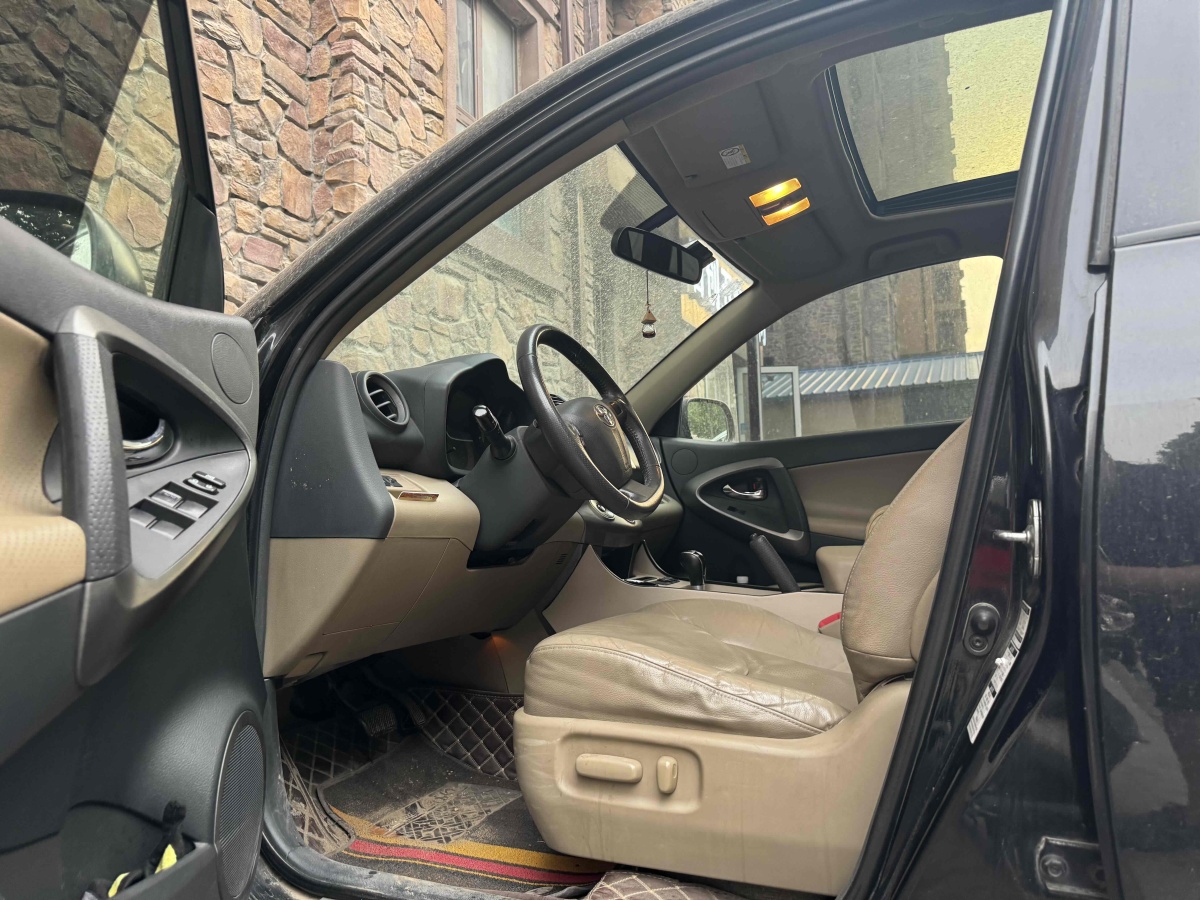 豐田 RAV4榮放  2011款 2.4L 自動四驅(qū)豪華版圖片
