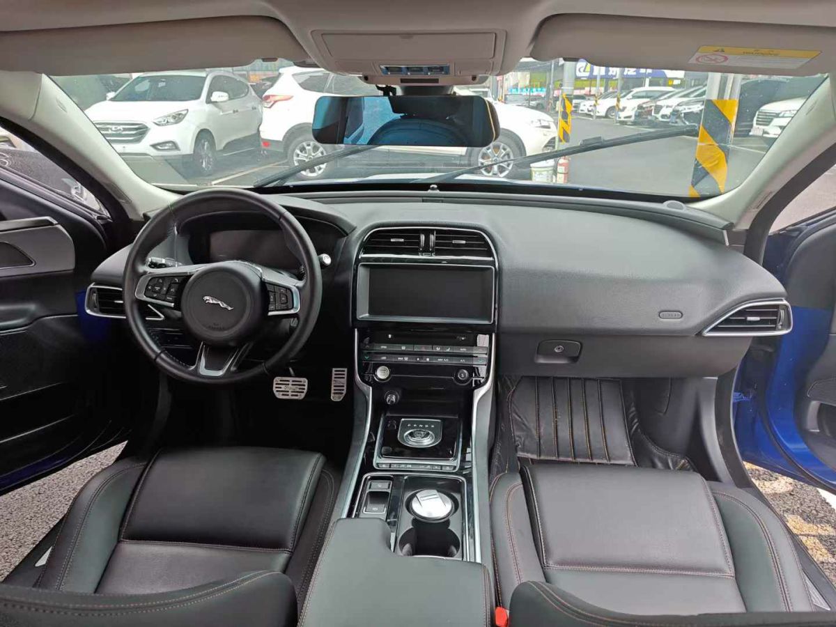 捷豹 XE  2018款 2.0T 200PS 兩驅(qū)R-Sport運動版圖片