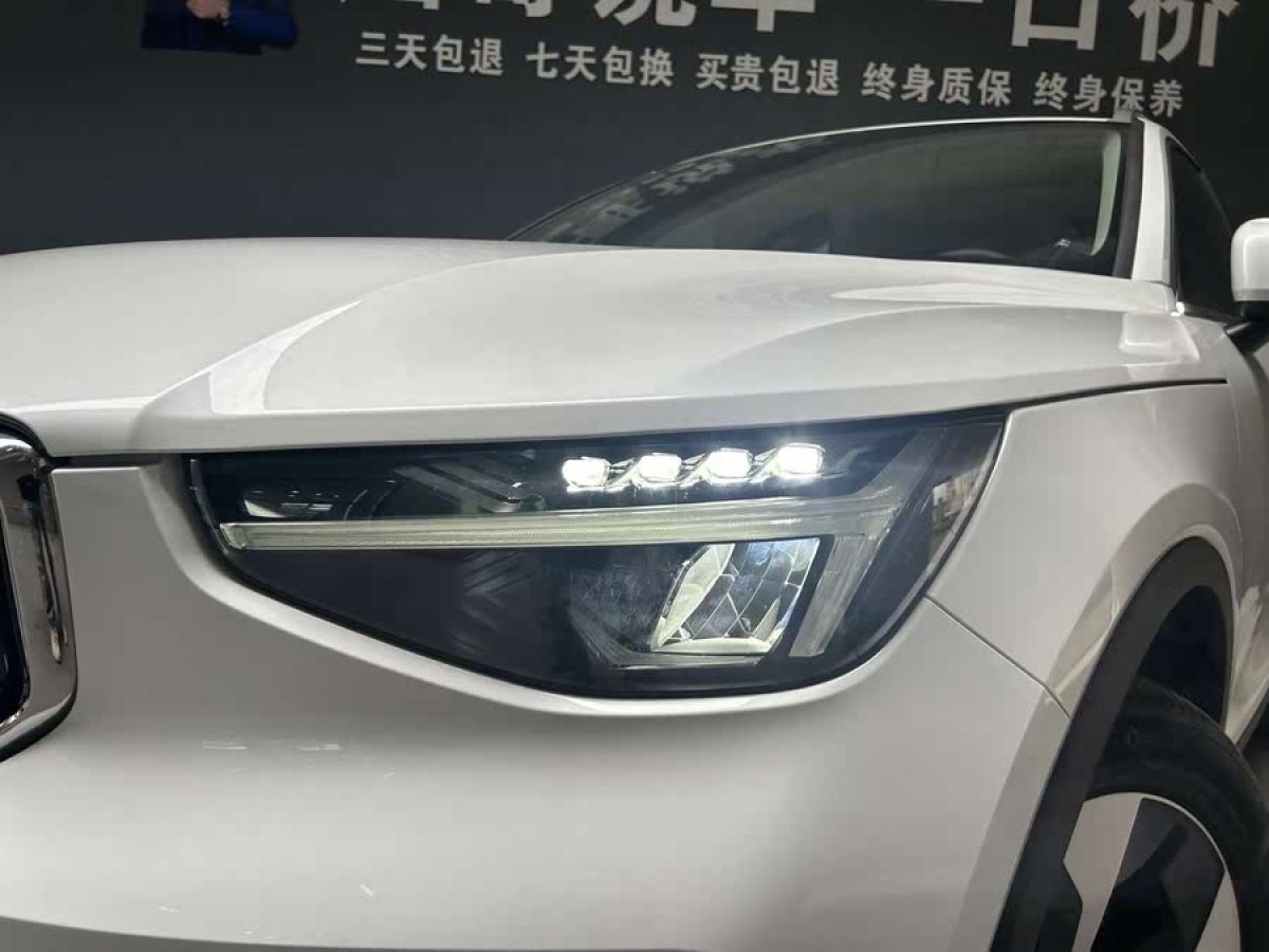 沃爾沃 沃爾沃XC40  2024款 B4 四驅(qū)智遠(yuǎn)豪華版圖片