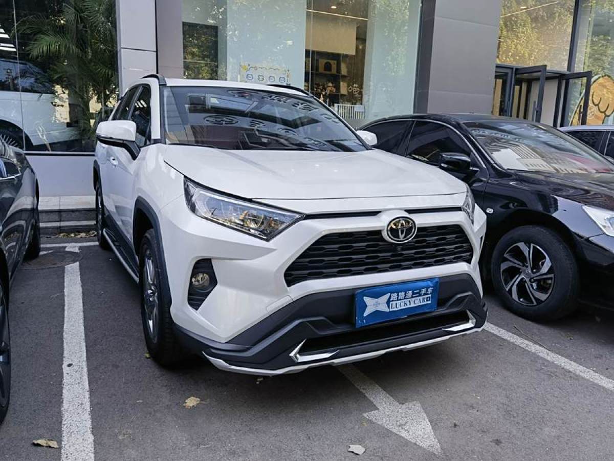 2021年10月豐田 RAV4榮放  2021款 2.0L CVT兩驅(qū)風尚PLUS版