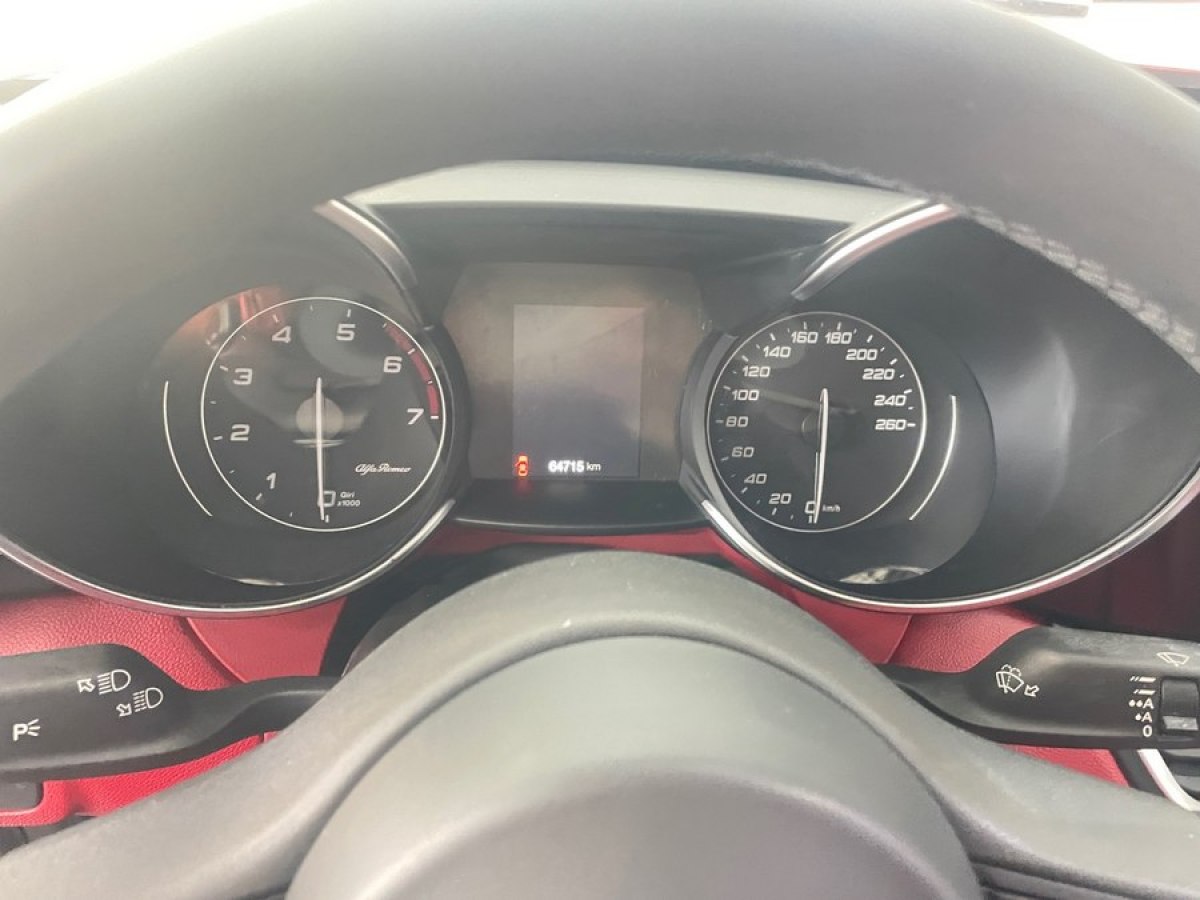 阿尔法·罗密欧 Giulia  2017款 2.0T 200HP 精英版图片