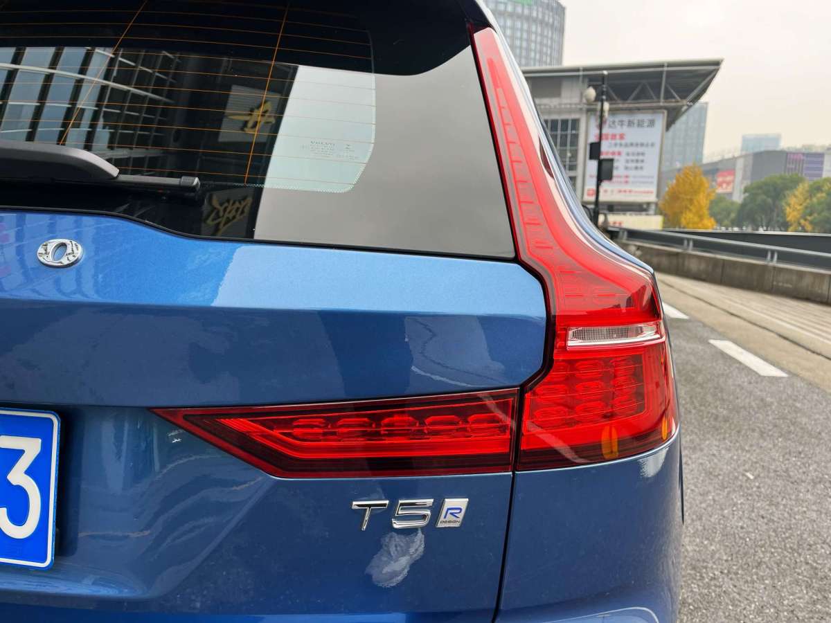 沃爾沃 V60  2020款 T5 智遠(yuǎn)運(yùn)動版圖片