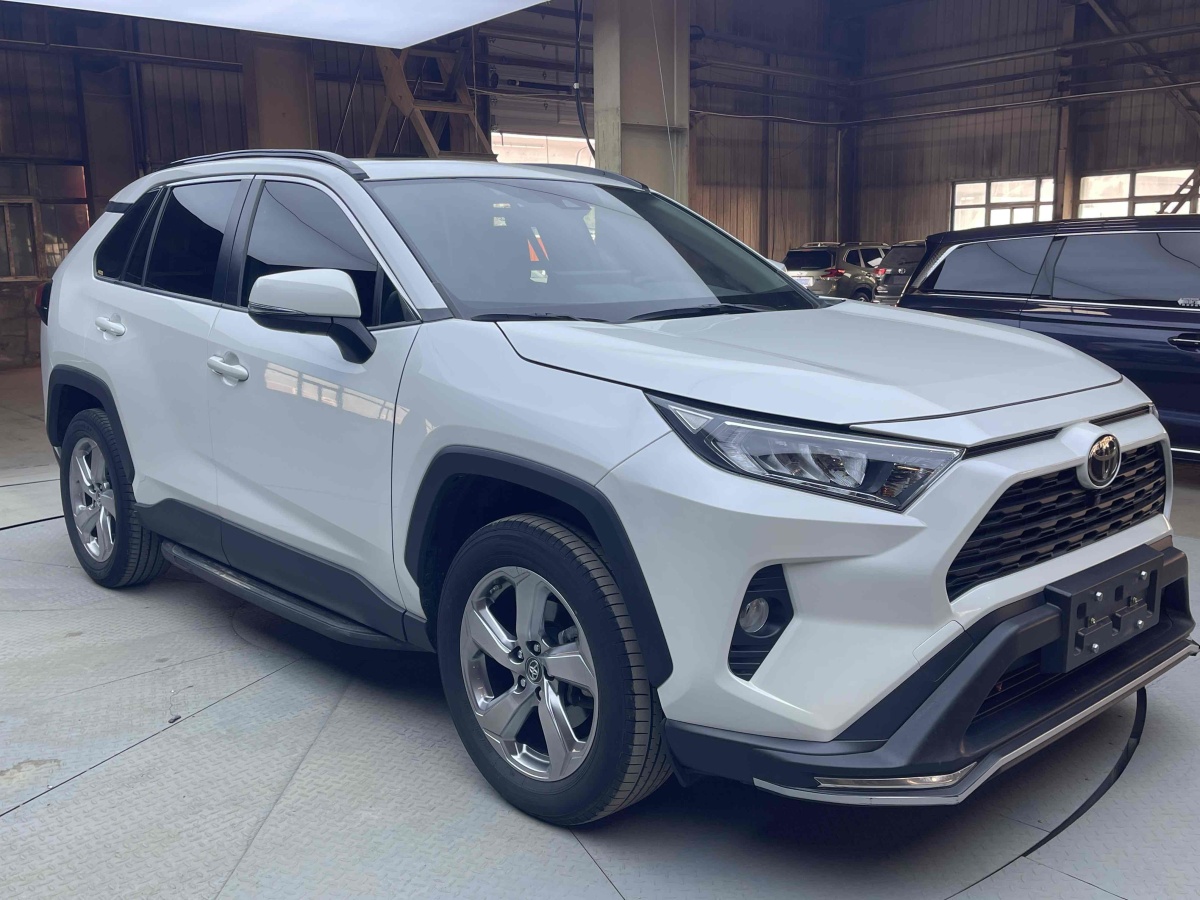 2021年1月豐田 RAV4  2018款 榮放 2.0L CVT兩驅(qū)風(fēng)尚版