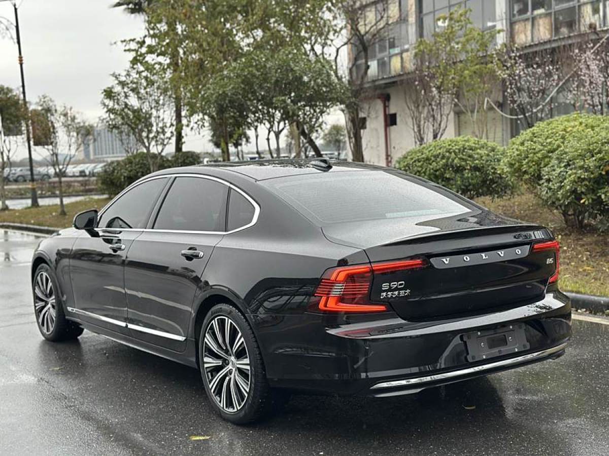 2021年9月沃爾沃 S90  2022款 B5 智遠(yuǎn)豪華版