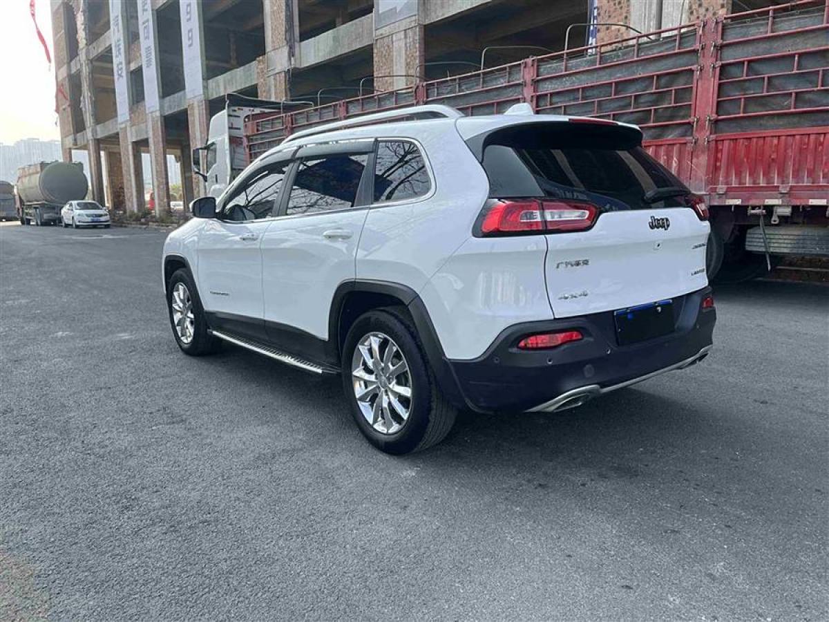 Jeep 自由光  2016款 2.4L 優(yōu)越版圖片