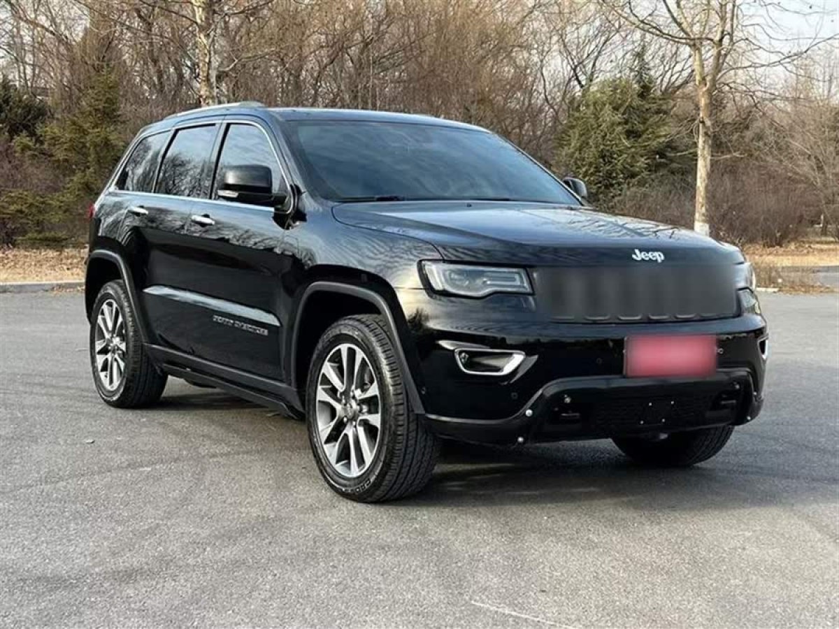 Jeep 大切諾基  2017款 3.0L 舒享導(dǎo)航版圖片