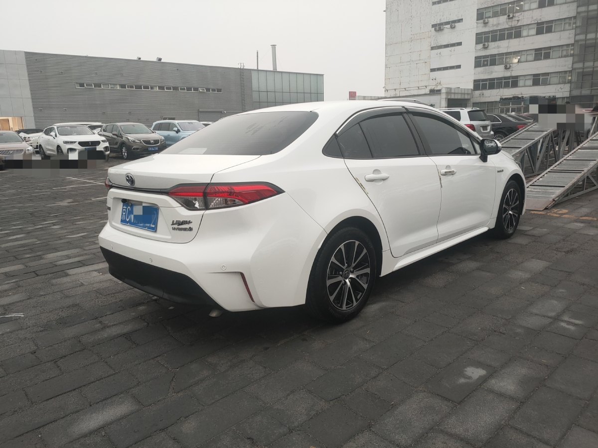 豐田 雷凌  2023款 智能電混雙擎 1.8L 領(lǐng)先版圖片