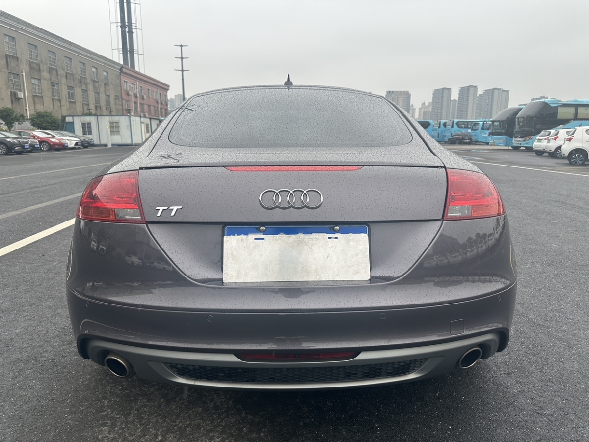 2014年09月奧迪 奧迪TT  2013款 TT Coupe 45 TFSI 白色經(jīng)典版