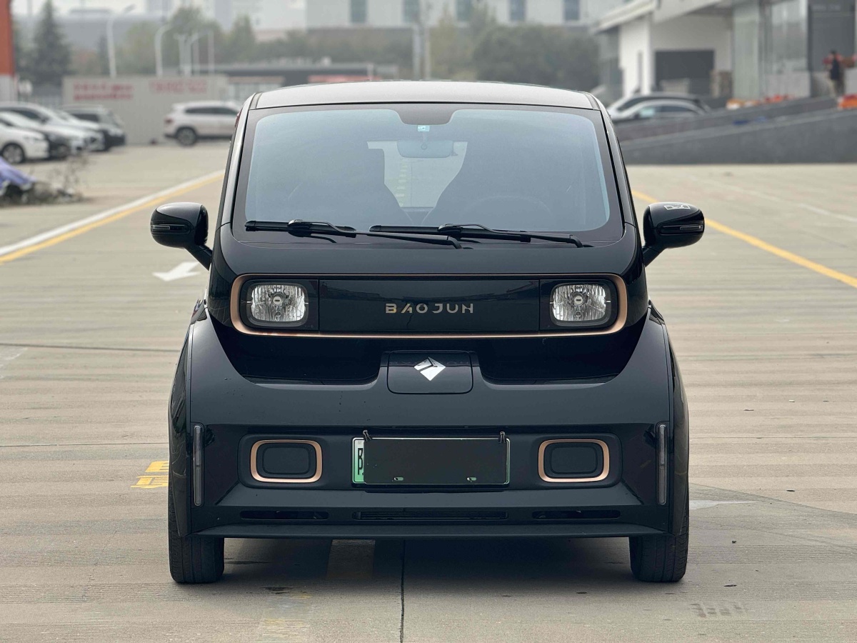 2022年3月寶駿 寶駿KiWi EV  2022款 設(shè)計師輕享版 三元鋰