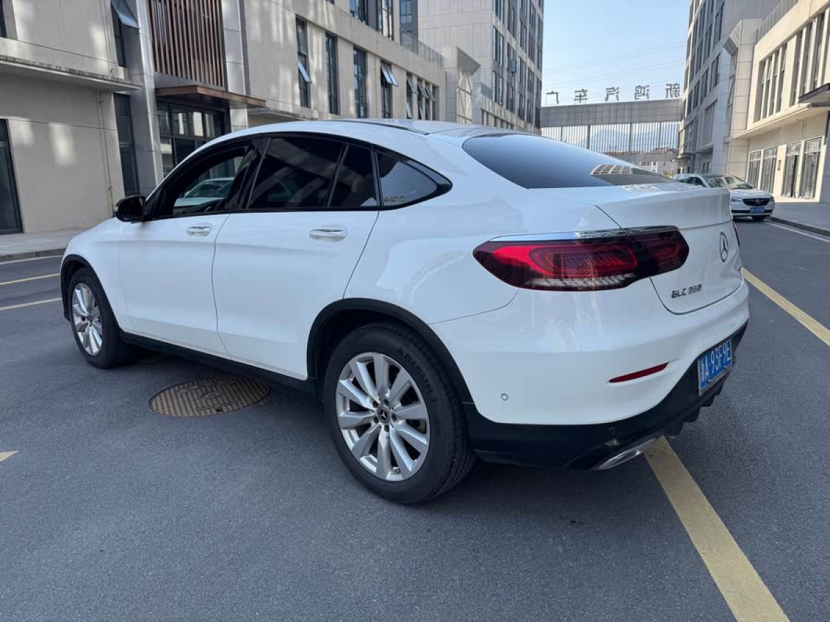 奔馳 奔馳GLC  2022款 改款 GLC 260 4MATIC 轎跑SUV圖片