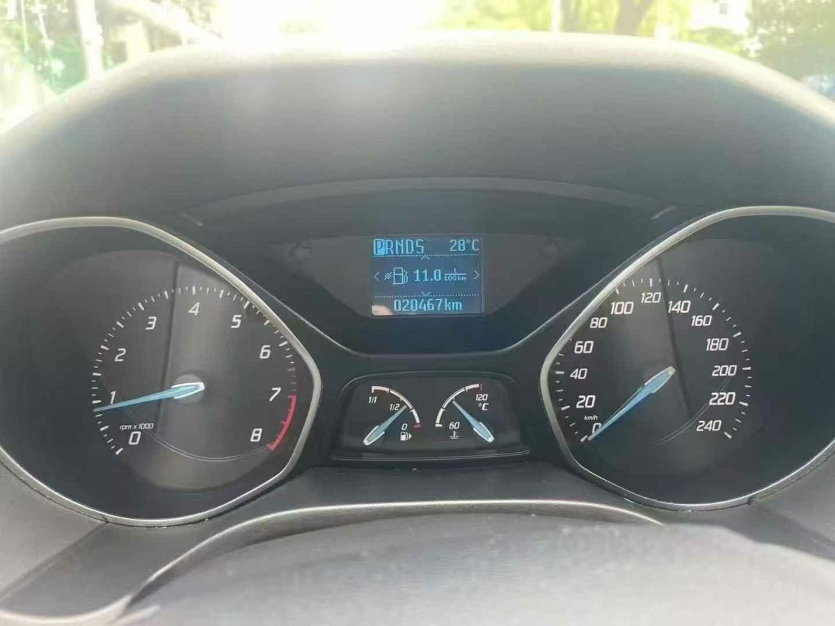 福特 ?？怂? 2013款 三廂經(jīng)典 1.8L 自動基本型圖片