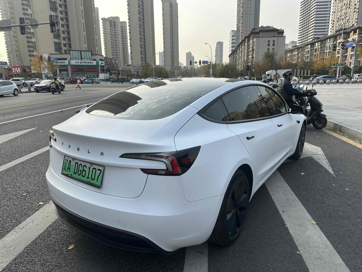 特斯拉 Model 3  2023款 后輪驅(qū)動(dòng)版圖片