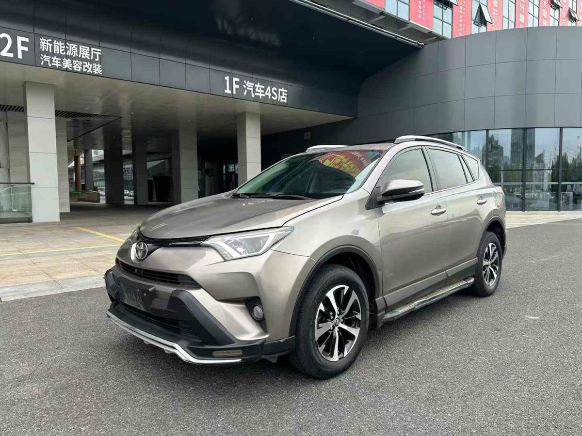 2018年9月豐田 RAV4榮放  2018款 2.0L CVT兩驅(qū)風(fēng)尚X版