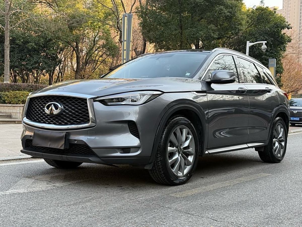 英菲尼迪 QX50  2020款 改款 2.0T 兩驅(qū)時尚版圖片