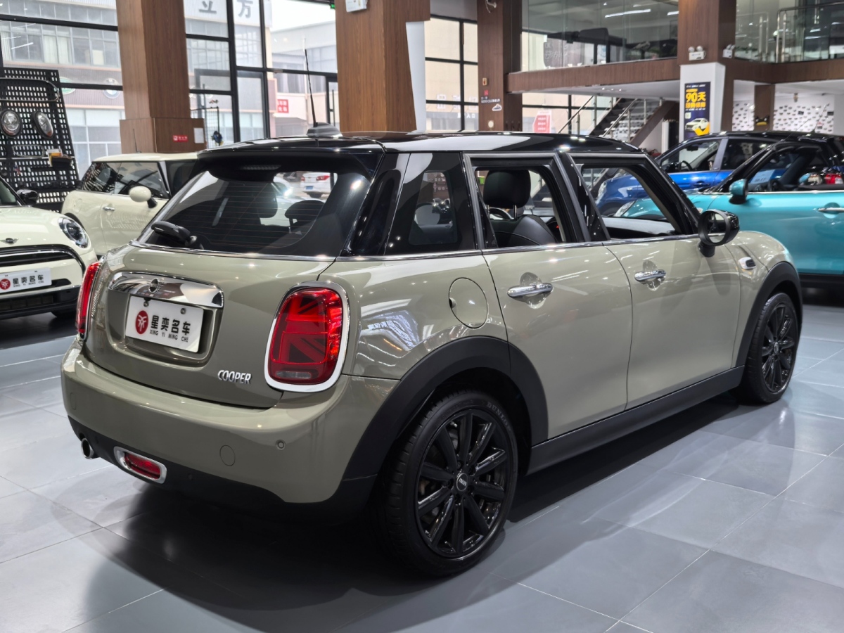 MINI MINI  2019款 1.5T COOPER 藝術(shù)家 五門版圖片