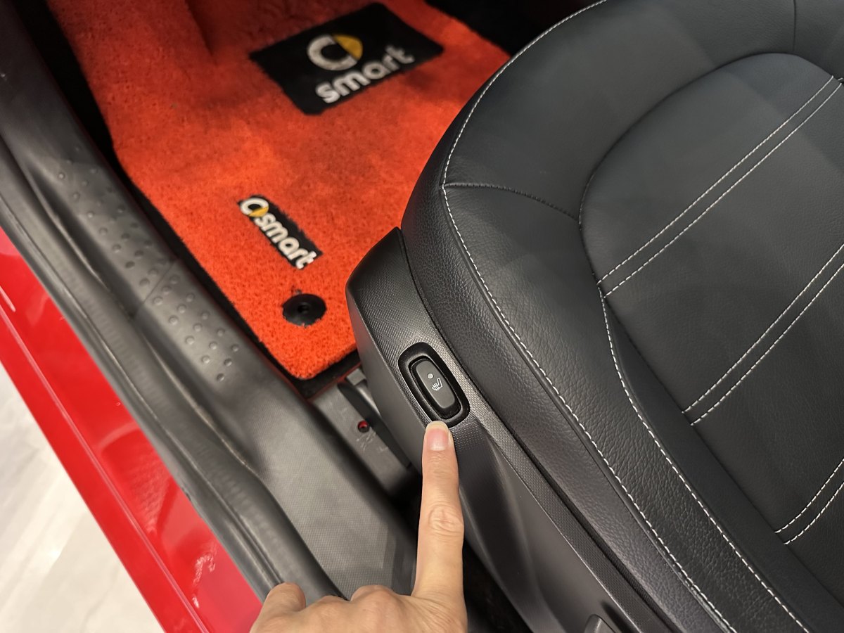 2019年5月smart fortwo  2019款 0.9T 66千瓦硬頂先鋒版 國(guó)VI