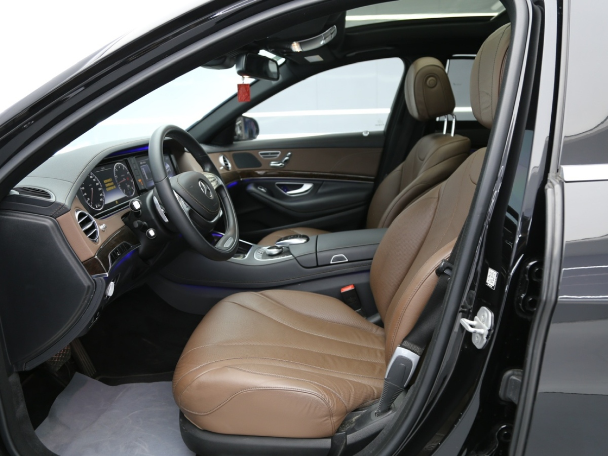 2016年12月奔驰 奔驰S级  2017款 S 320 L 商务型升级版