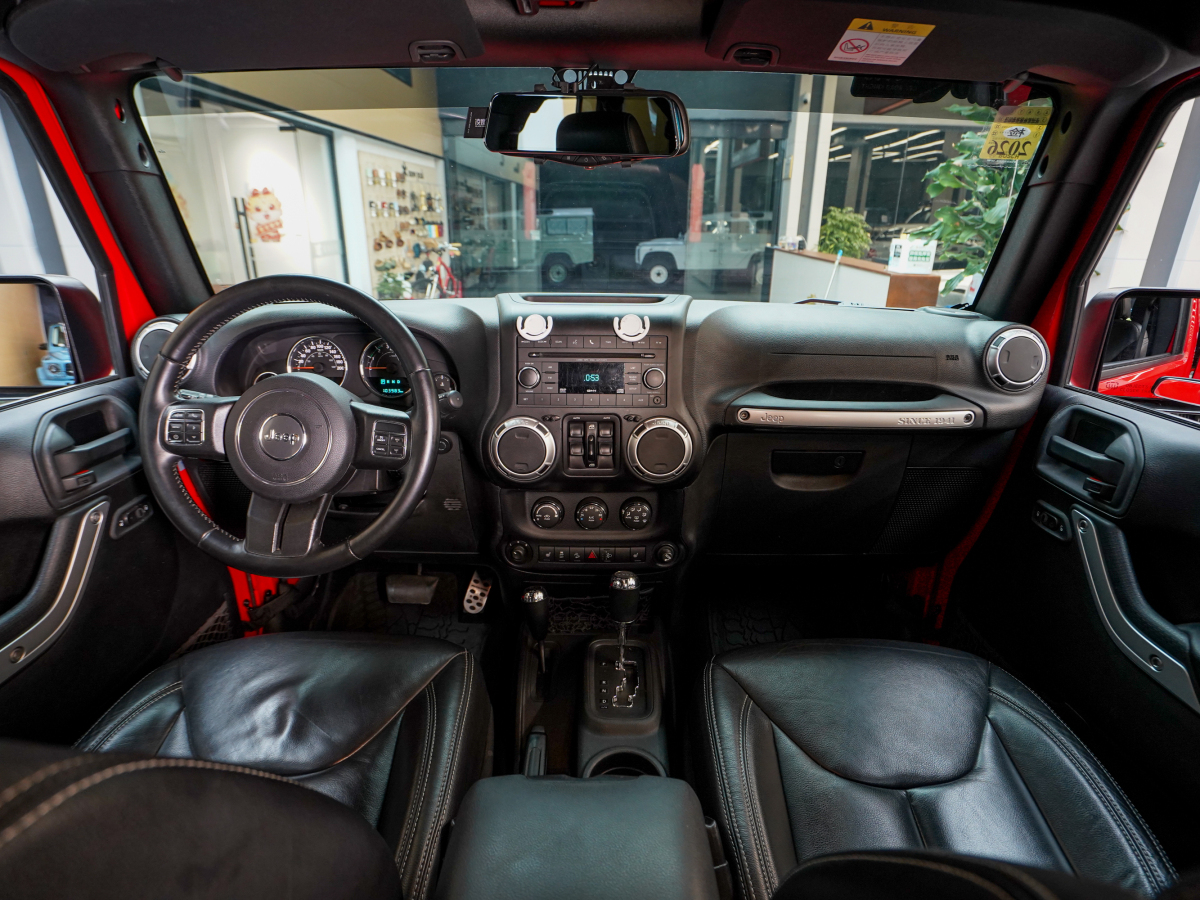 Jeep 牧马人  2015款 3.0L Sahara 四门版图片