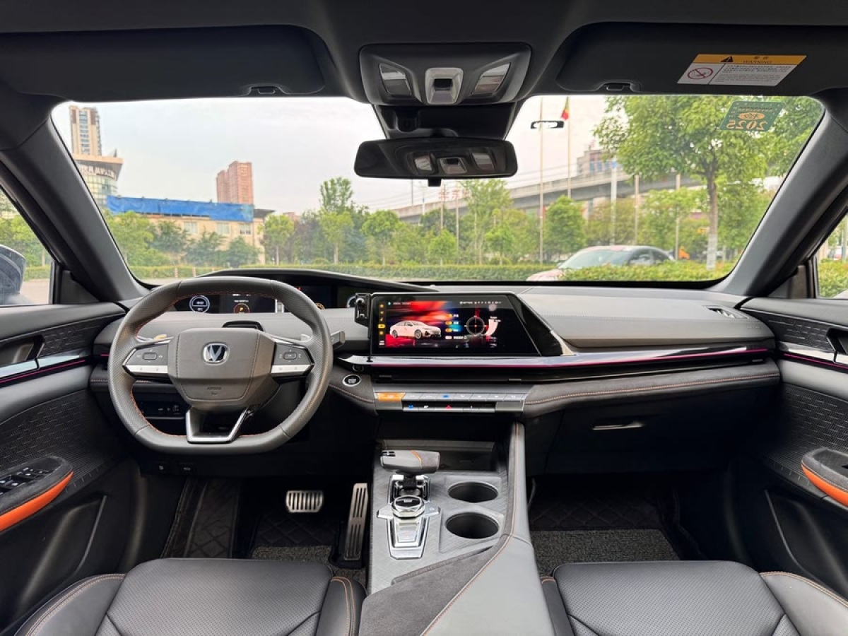 長安 長安UNI-V  2022款 1.5T 運動版圖片