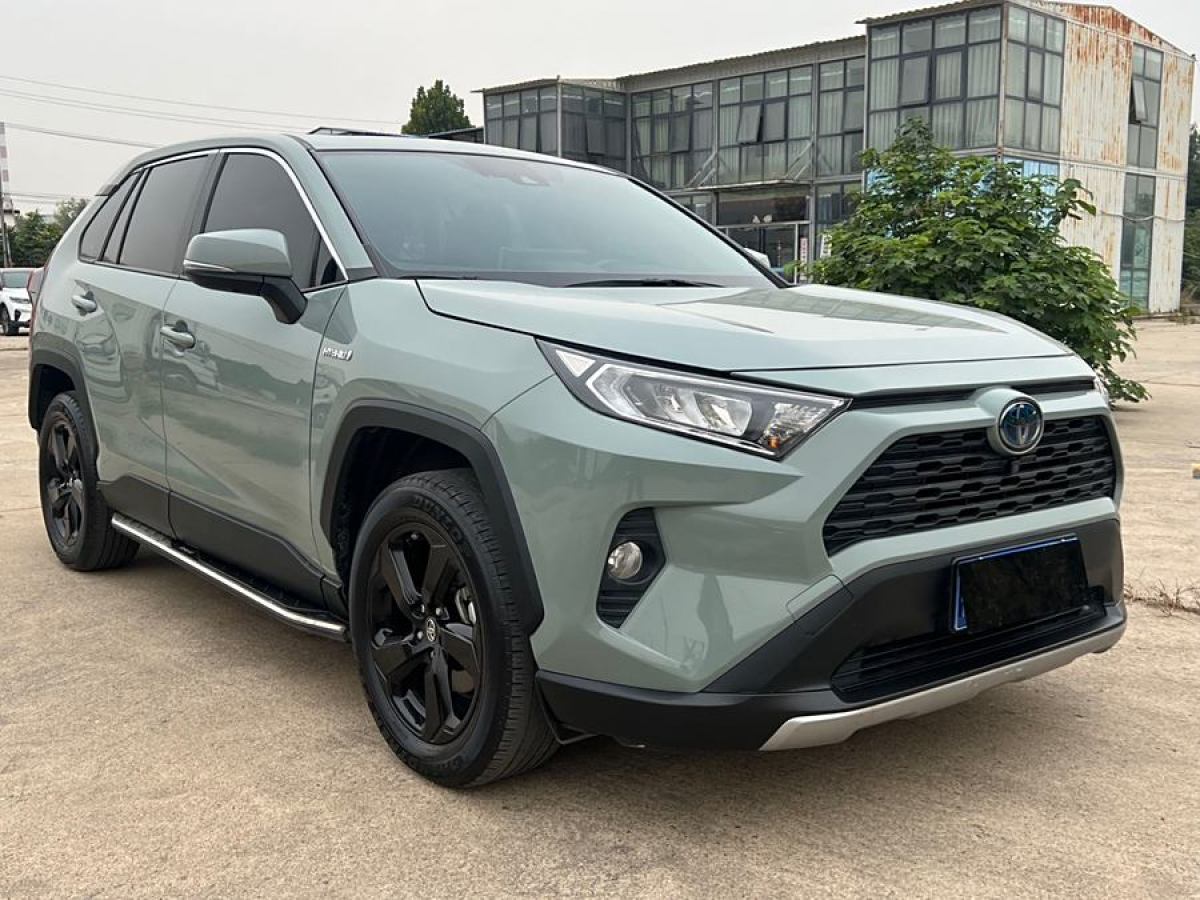 2021年4月豐田 RAV4榮放  2023款 雙擎 2.5L E-CVT四驅(qū)精英Plus版