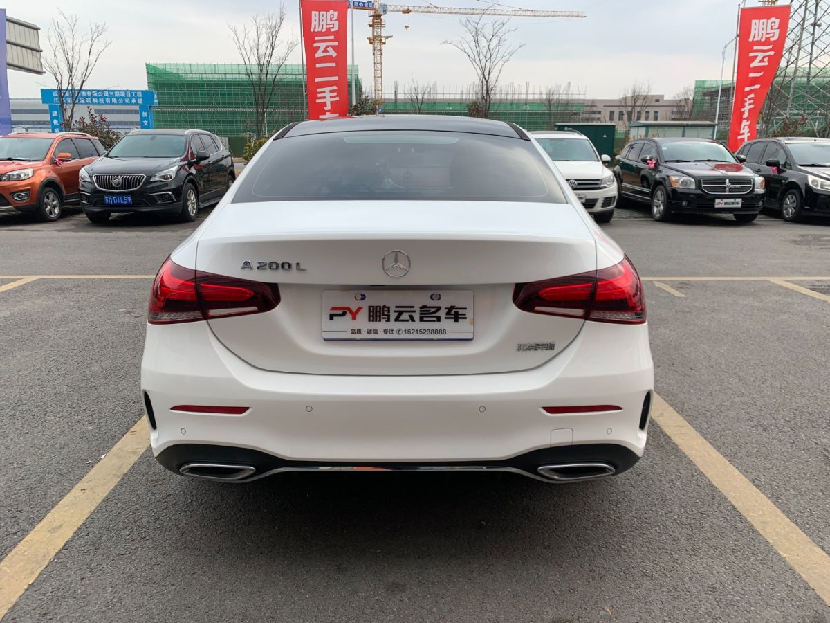 奔馳 奔馳A級(jí)  2019款 A 200 L 運(yùn)動(dòng)轎車圖片