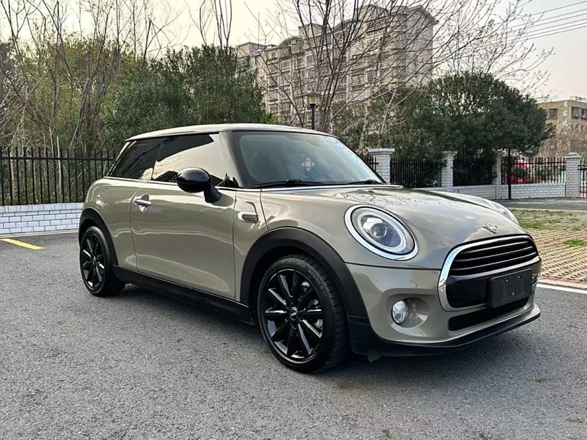 MINI COUNTRYMAN  2018款 1.5T COOPER 藝術(shù)家圖片