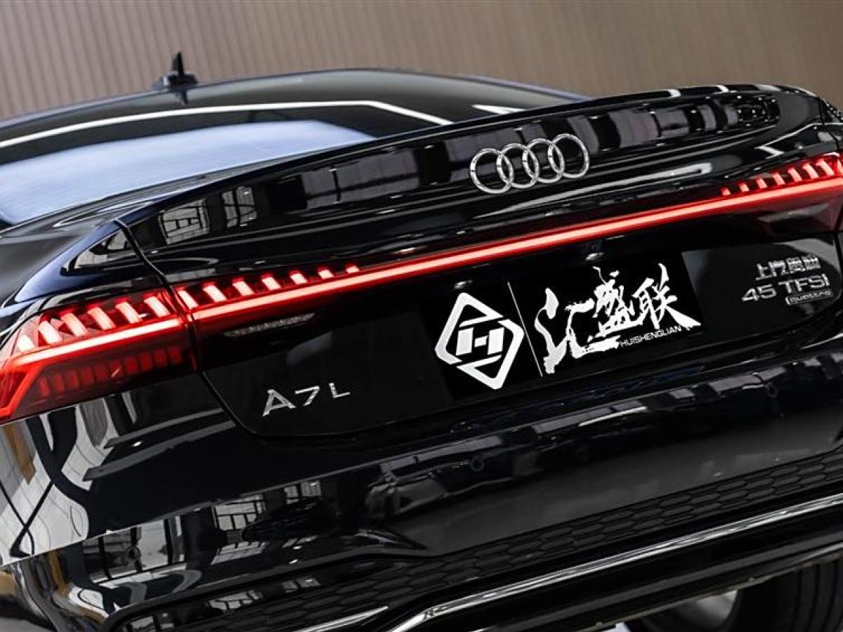 奧迪 奧迪A7L  2024款 45TFSI quattro S-line 見遠(yuǎn)型 流晶套裝圖片