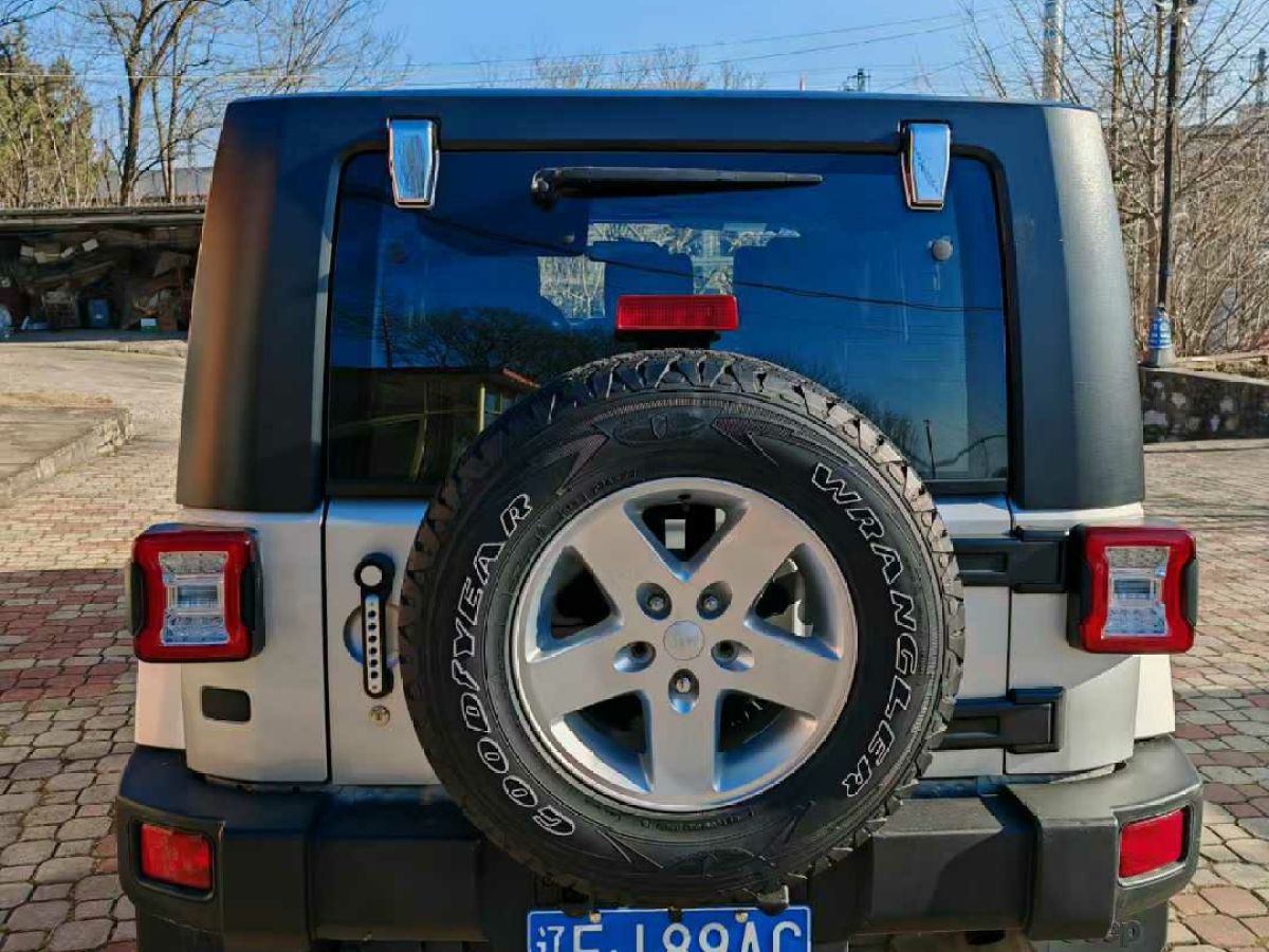 Jeep 牧馬人  2009款 3.8L Rubicon 兩門版圖片