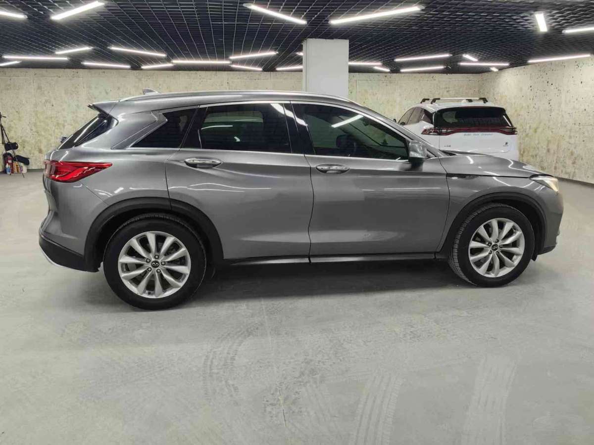 英菲尼迪 QX50  2018款 2.0T 兩驅(qū)時(shí)尚版圖片