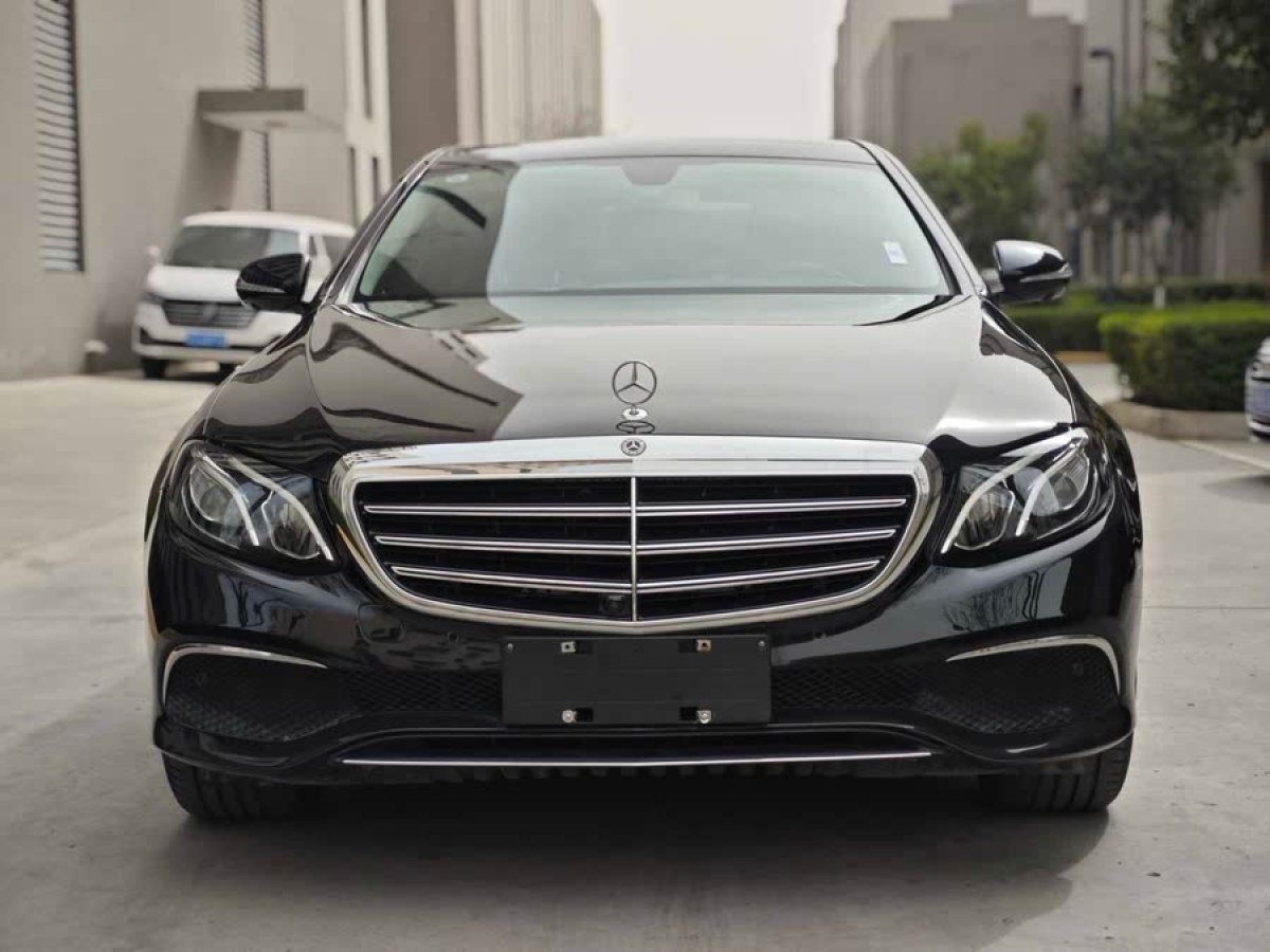 奔馳 奔馳E級  2019款 改款 E 300 L 時尚型圖片