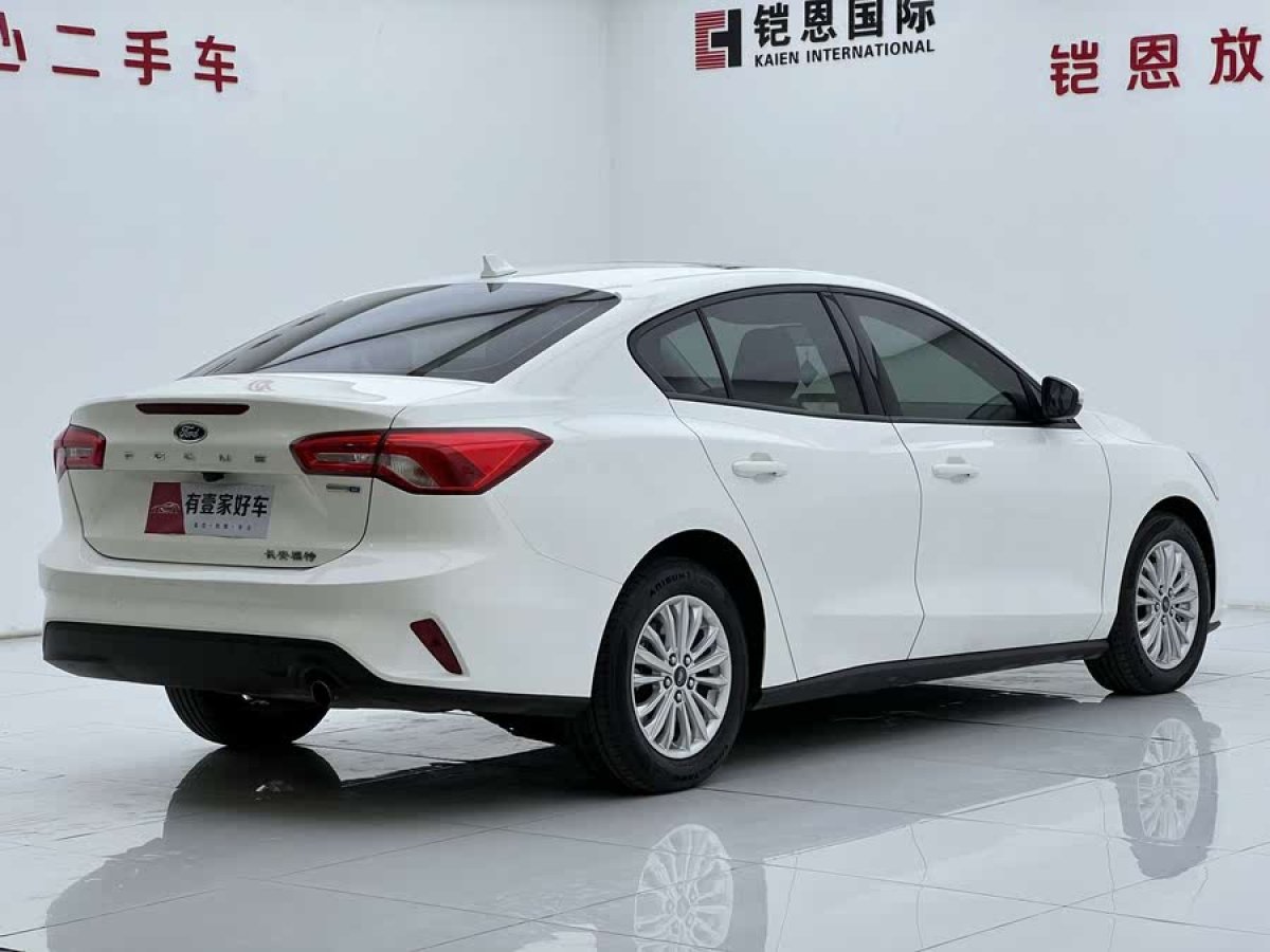 福特 ?？怂? 2019款 三廂 EcoBoost 180 自動(dòng)鋒潮型圖片
