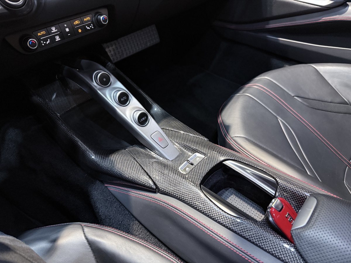 法拉利 812 Superfast  2017款 6.5L 標(biāo)準(zhǔn)型圖片