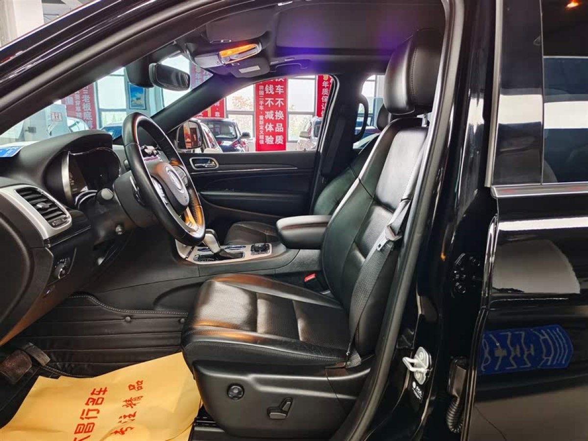 Jeep 大切諾基  2021款 3.0L 80周年紀(jì)念版圖片