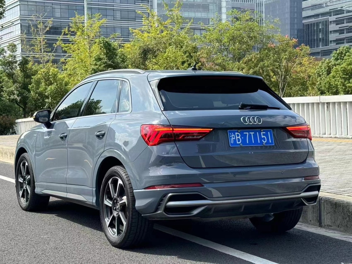 2021年11月奧迪 奧迪Q3  2022款 40 TFSI RS套件燃速型