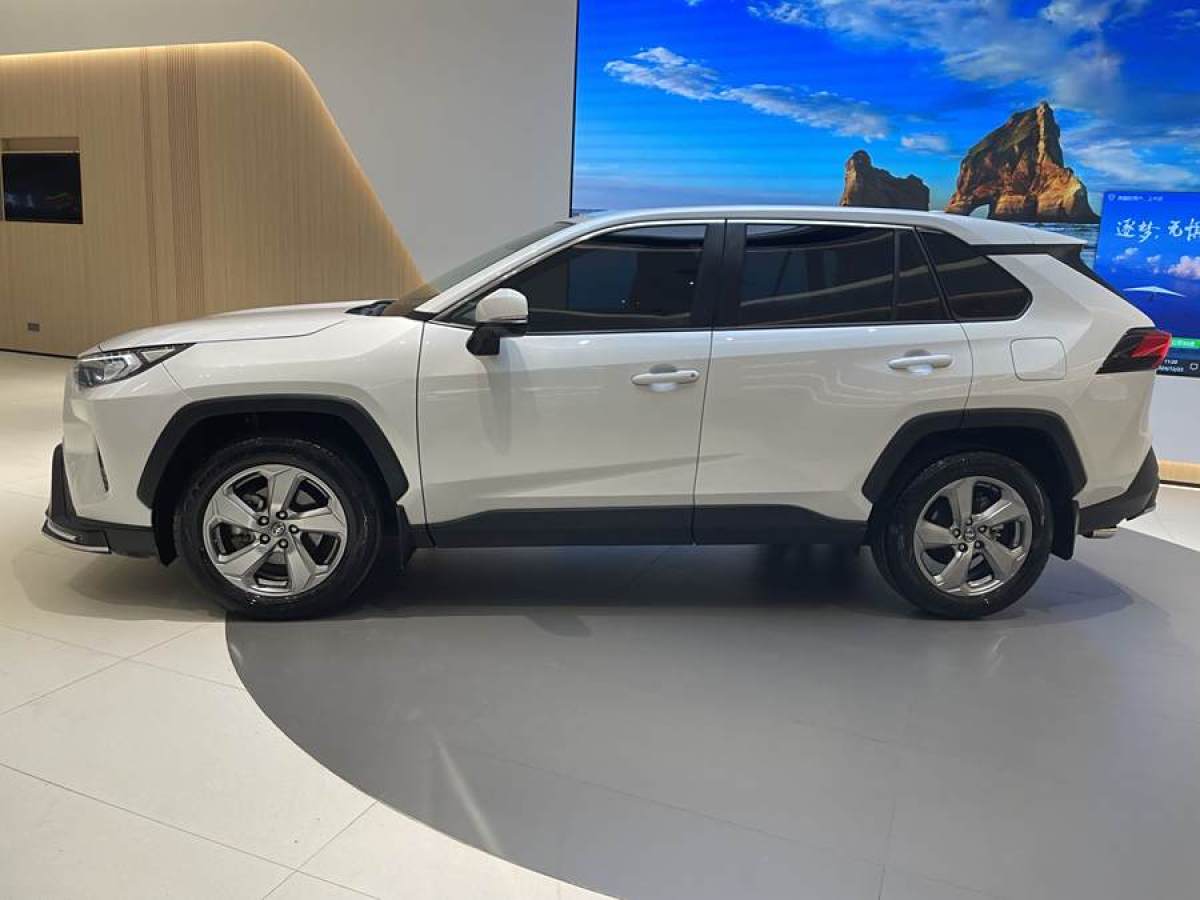 豐田 RAV4榮放  2021款 2.0L CVT兩驅(qū)風(fēng)尚版圖片