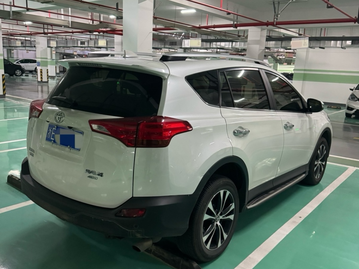 2015年4月豐田 RAV4榮放  2015款 2.5L 自動(dòng)四驅(qū)精英版