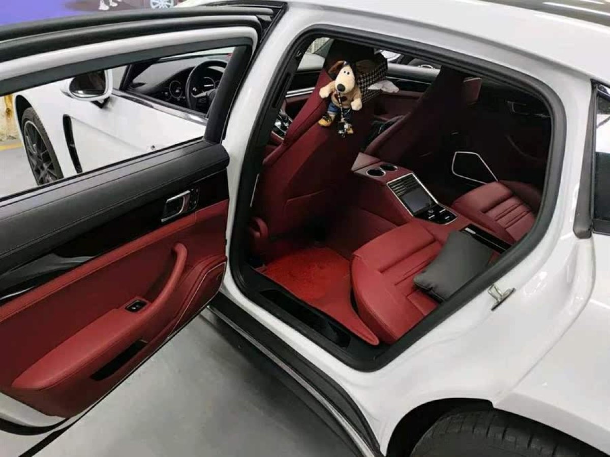 保時(shí)捷 Panamera  2023款 Panamera 4 行政加長(zhǎng)版 2.9T圖片