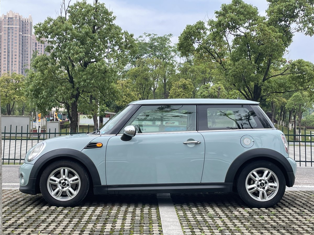 2013年10月MINI MINI  2013款 1.6L ONE 限量第三款