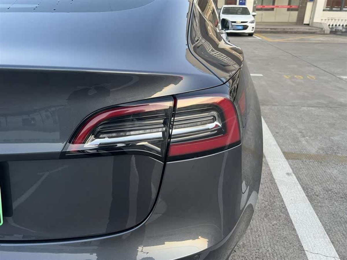 特斯拉 Model 3  2020款 改款 標(biāo)準(zhǔn)續(xù)航后驅(qū)升級(jí)版圖片