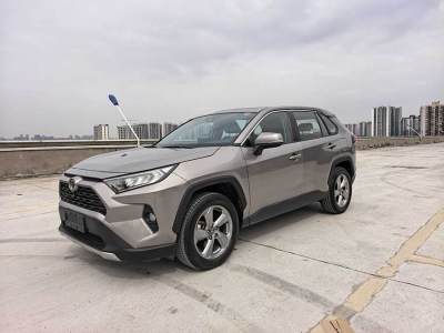 2022年3月 豐田 RAV4榮放 2.0L CVT兩驅(qū)風尚版圖片